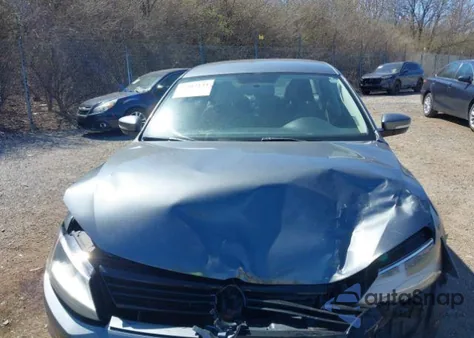 2012 Volkswagen Jetta 2.0L Comfortline из США, поврежденный, VIN 3VWDK7AJ0CM410369